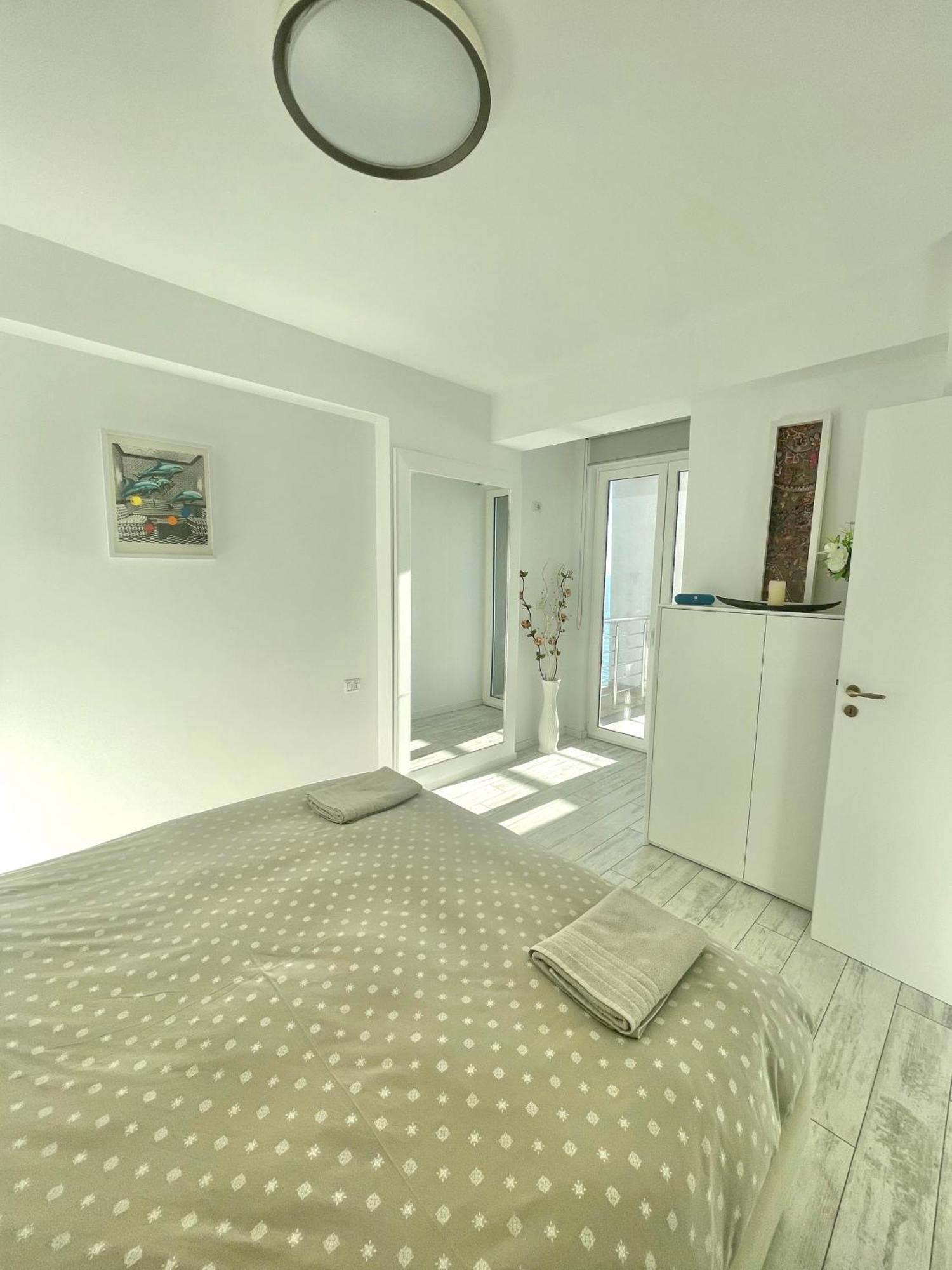 Durres Currila Modern Luxury Stunning Beach Views Exterior photo